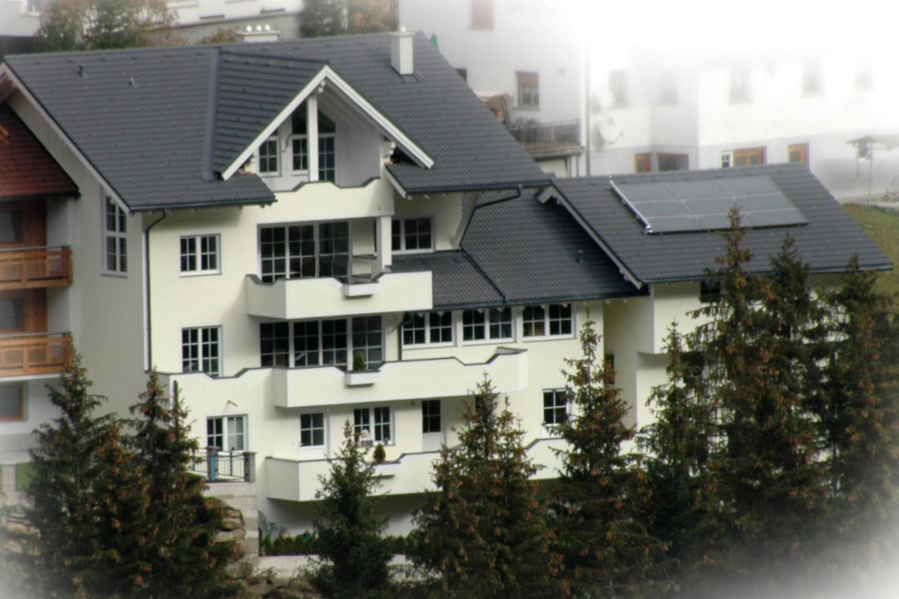 Apart Avenzio Капл Екстериор снимка